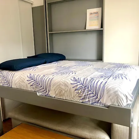 Cosy Studio Near Public Transport Parigi
