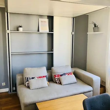 Cosy Studio Near Public Transport Apartment *
